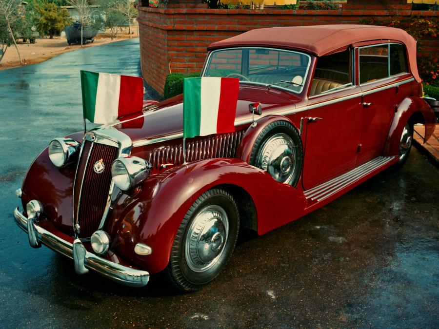  Lancia Astura Ministeriale Convertible Stabilimenti Farina 1939 года  (фото 1 из 1)